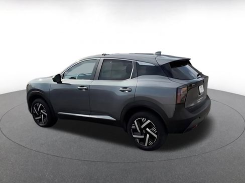 Used 2025 Nissan Kicks SV image 10