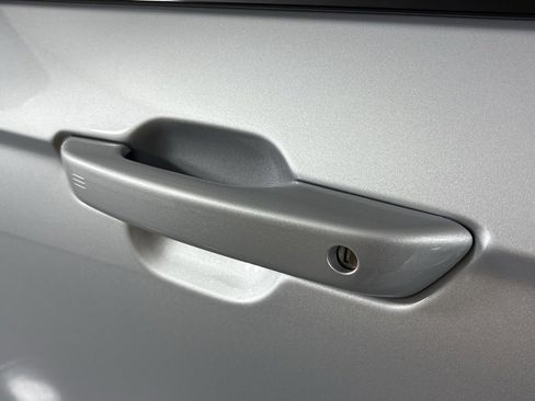 Used 2025 Jeep Grand Cherokee L Laredo image 12