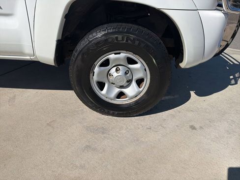 Used 2006 Toyota Tacoma PreRunner image 9