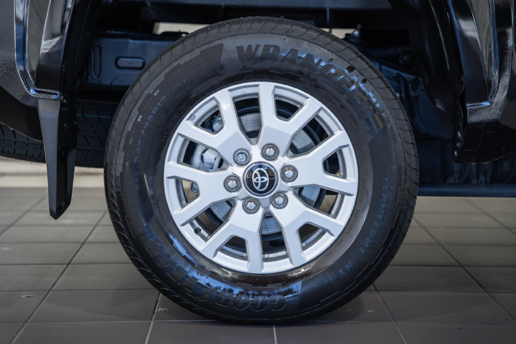 Certified 2025 Toyota Tacoma SR5 AWD/4WD image 14