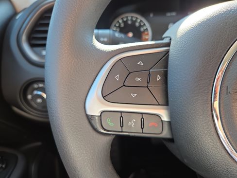 Used 2023 Jeep Renegade Latitude AWD/4WD image 11