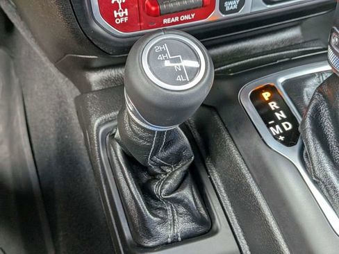 Certified 2025 Jeep Wrangler Rubicon w/ Safety Group AWD/4WD image 26