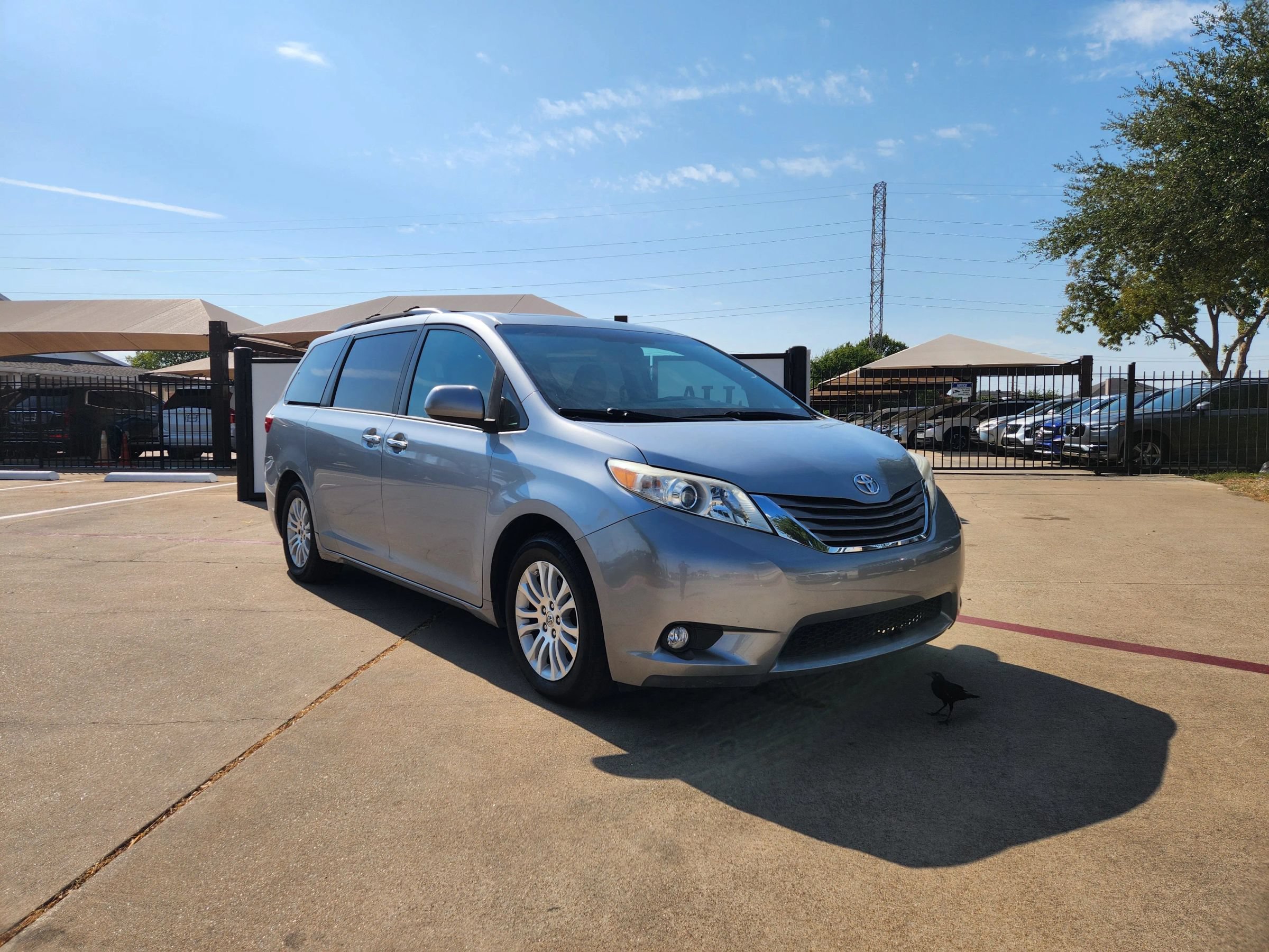 Used 2016 Toyota Sienna XLE FWD image 7