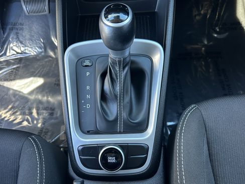 Used 2023 Hyundai Venue SEL image 30