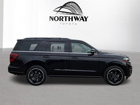 Used 2024 Ford Expedition Limited image 3