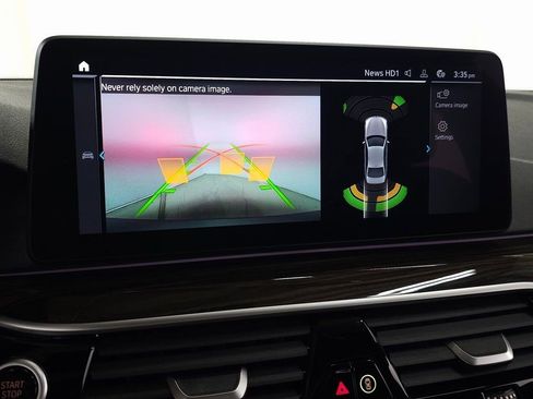 Used 2023 BMW 530e xDrive w/ Premium Package image 33