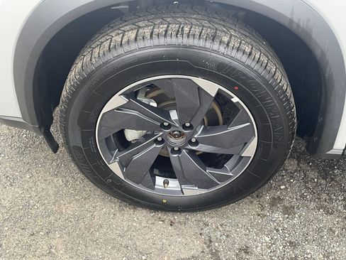 Used 2025 Nissan Rogue SV image 32