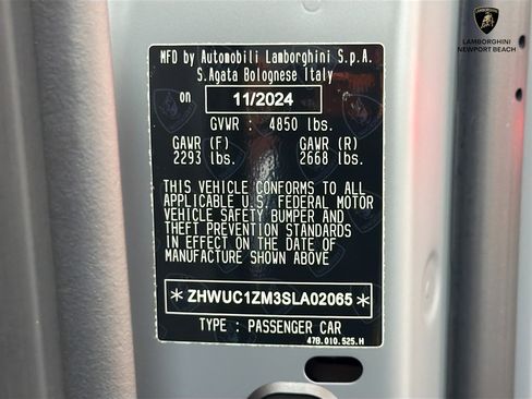 Used 2025 Lamborghini Revuelto AWD/4WD image 36