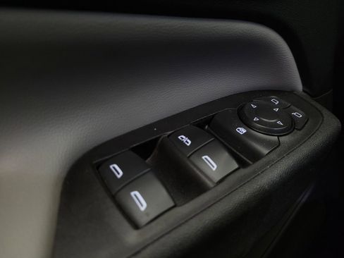 Used 2021 Chevrolet Equinox LS w/ LS Convenience Package FWD image 27