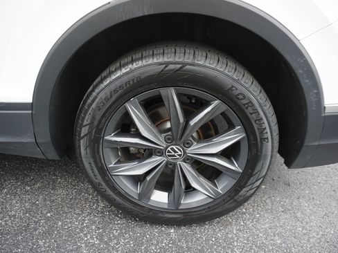 Used 2022 Volkswagen Tiguan SE FWD image 38