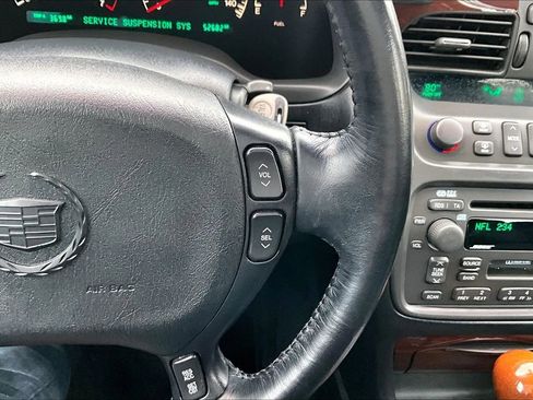 Used 2002 Cadillac De Ville DTS w/ Premium Equipment Pkg image 18