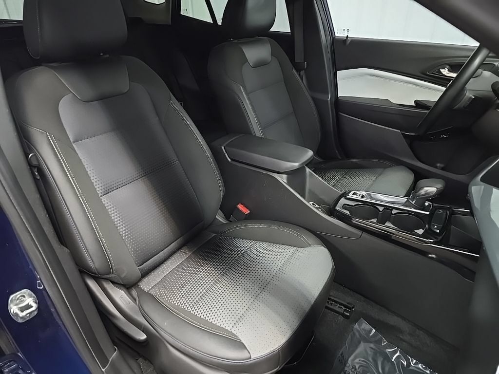 Used 2024 Chevrolet Trax LT w/ LT Convenience Package FWD image 14