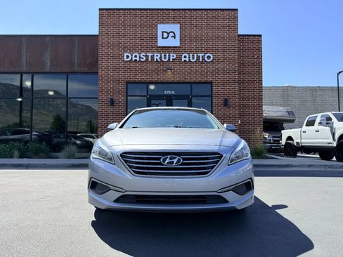 Used 2017 Hyundai Sonata SE FWD image 2