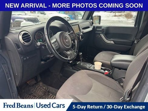 Used 2017 Jeep Wrangler Unlimited Rubicon w/ Cold Weather Group image 8