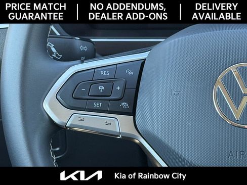 Used 2023 Volkswagen Tiguan SE w/ Panoramic Sunroof Package image 28