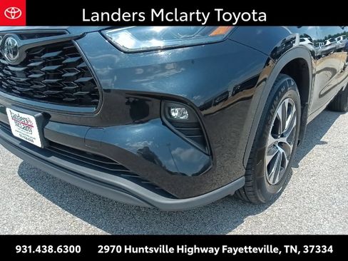 Used 2022 Toyota Highlander XLE AWD/4WD image 9