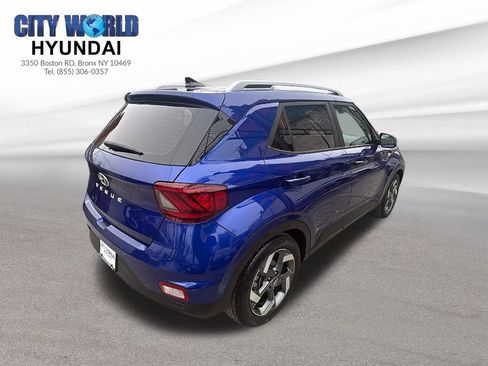 Used 2022 Hyundai Venue Limited image 5