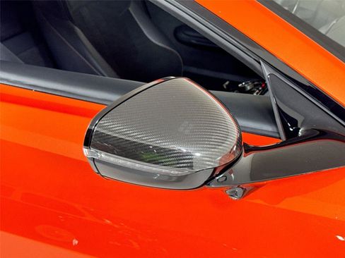 Used 2025 Aston Martin V8 Vantage Coupe image 36