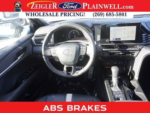 Used 2025 Toyota Camry SE image 8