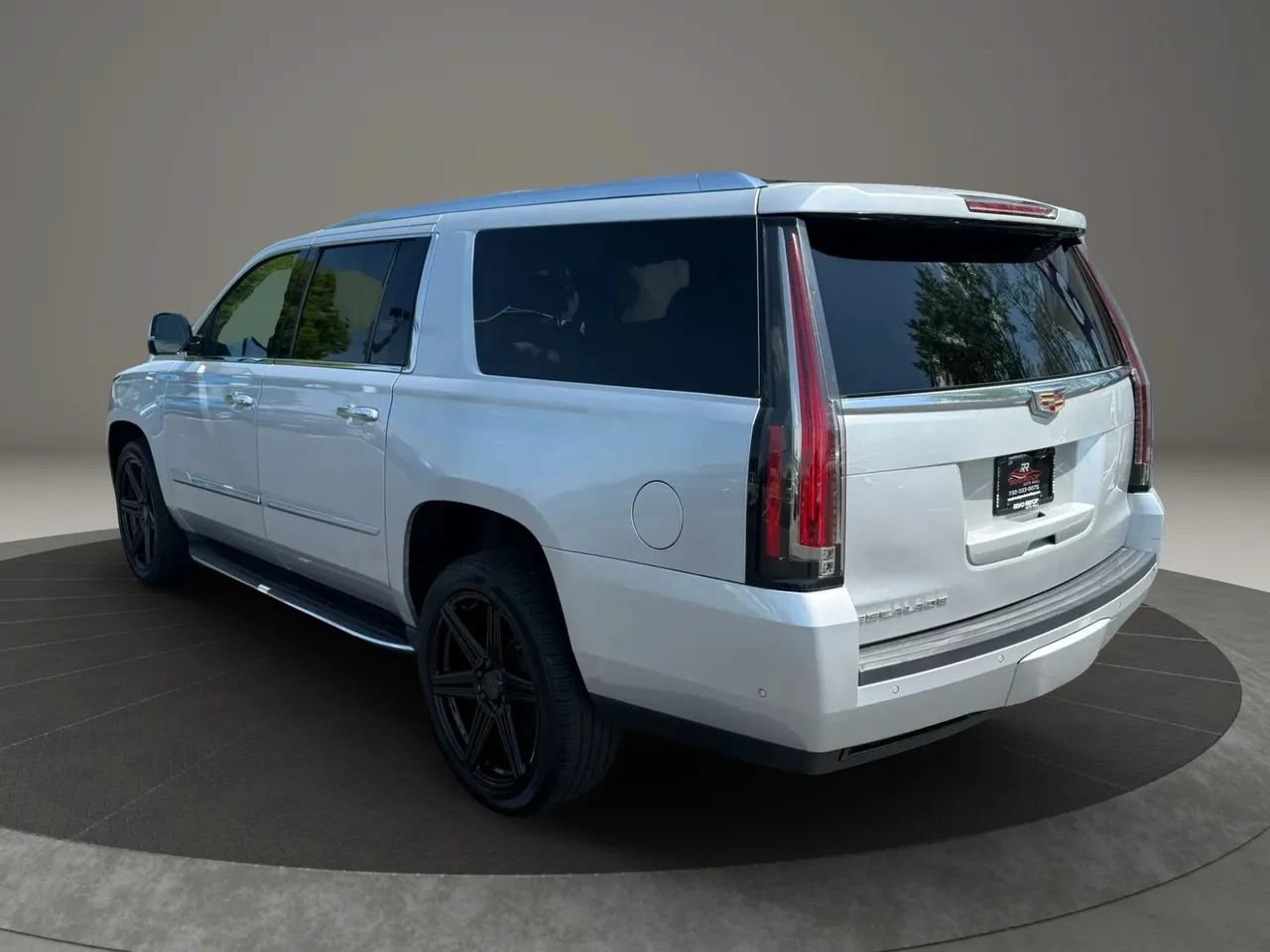 Used 2020 Cadillac Escalade ESV Luxury RWD image 9