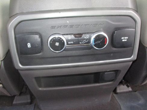 Used 2021 Ford Expedition XLT image 33