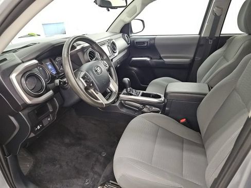 Used 2019 Toyota Tacoma SR5 AWD/4WD image 13
