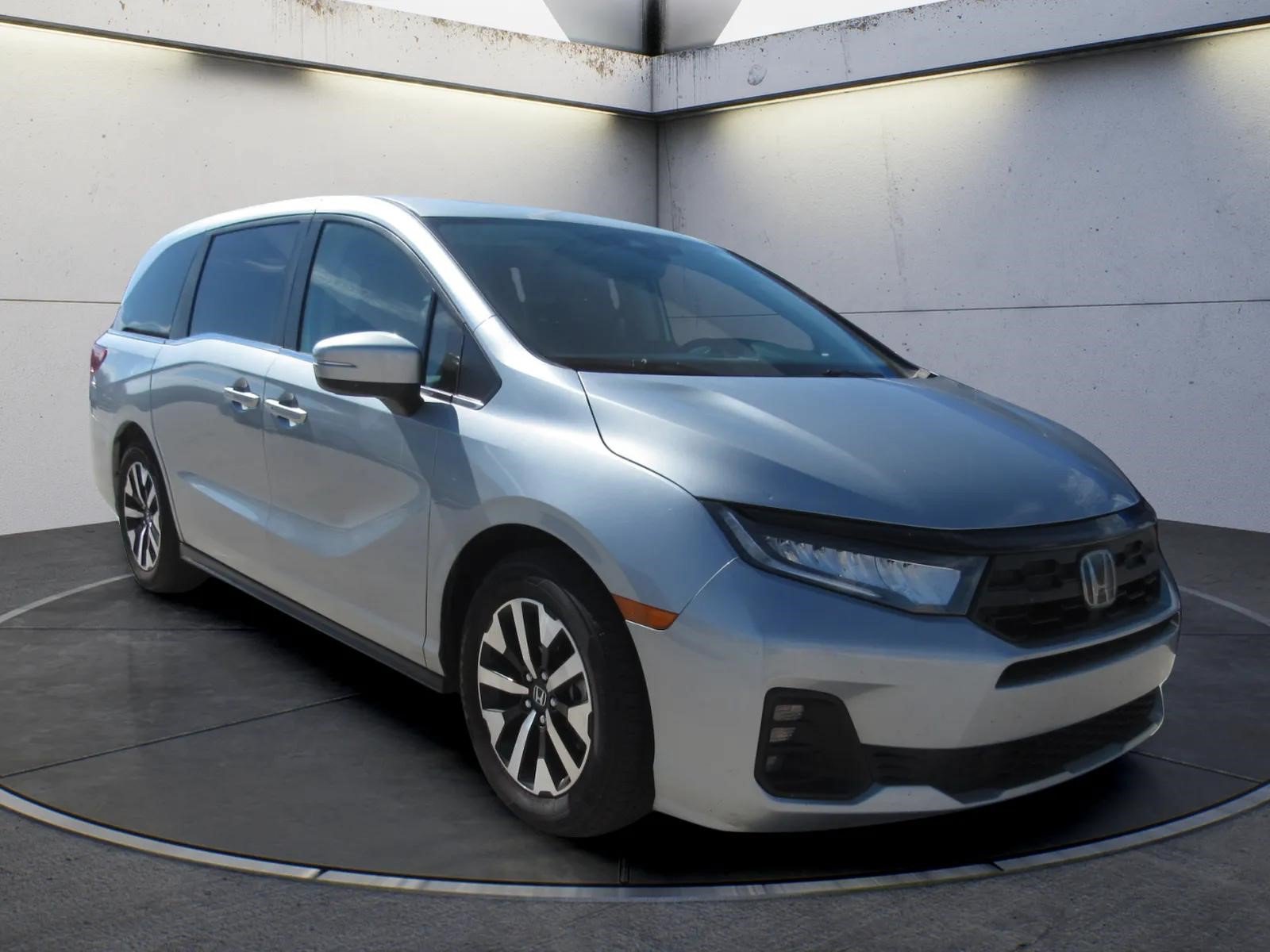 Used 2025 Honda Odyssey EX-L image 2