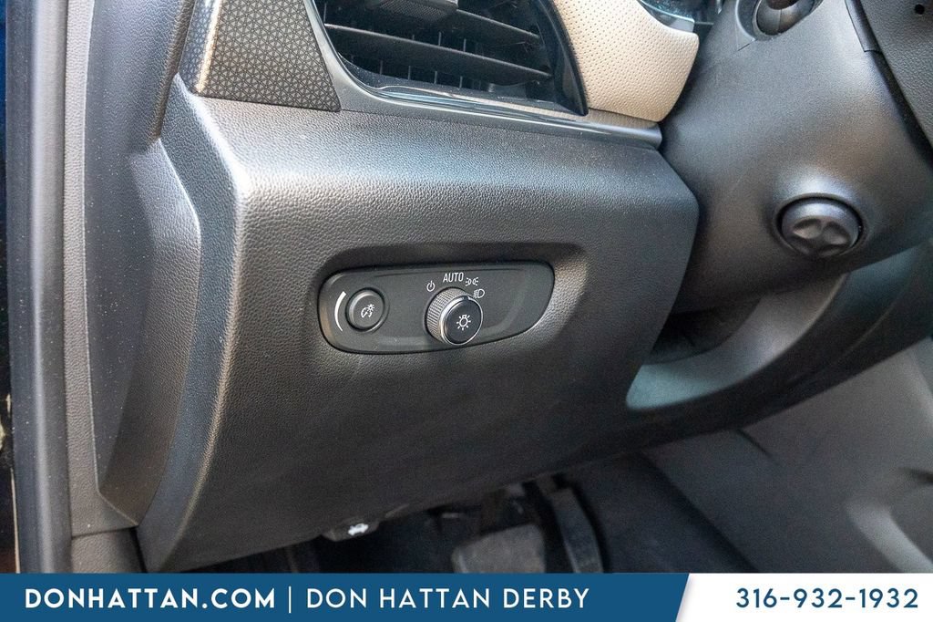 Used 2023 Chevrolet Traverse Premier FWD image 18