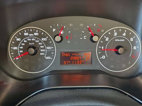 Used 2021 RAM ProMaster City Tradesman image 16