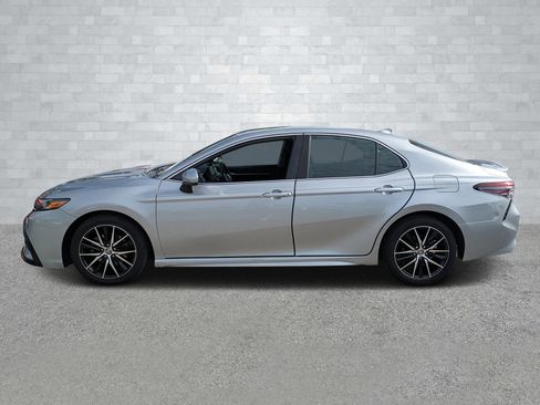 Used 2021 Toyota Camry SE image 8