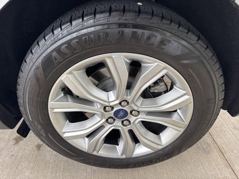 Certified 2021 Ford Edge Titanium image 19