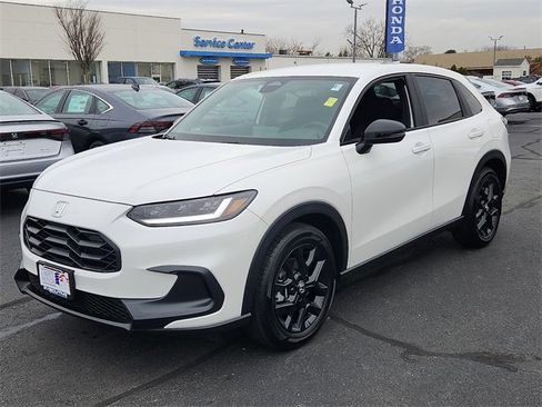 Used 2025 Honda HR-V Sport image 3