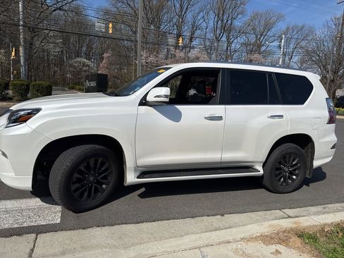 Used 2023 Lexus GX 460 Premium w/ Premium Package image 4