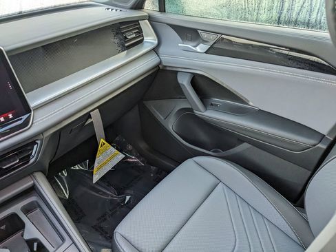 New 2026 Volkswagen Tiguan SE R-Line image 17