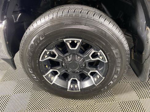 Used 2019 RAM 1500 Laramie AWD/4WD image 12