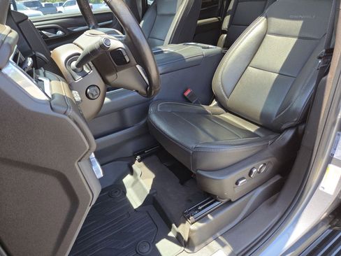 Used 2021 GMC Yukon XL Denali w/ Denali Premium Package RWD image 31