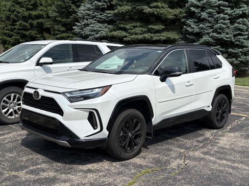 Used 2025 Toyota RAV4 XSE w/ Weather Package AWD/4WD image 3