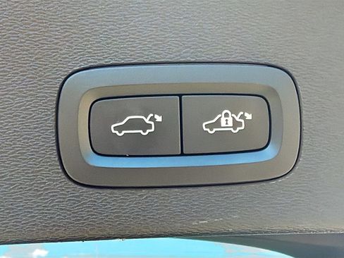 Used 2023 Volvo C40 P8 Recharge Plus w/ Protection Package Premier AWD/4WD image 32