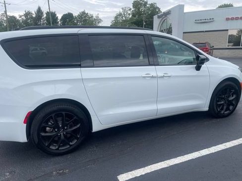 Used 2025 Chrysler Pacifica Limited w/ Uconnect Theater Family Group AWD/4WD image 3