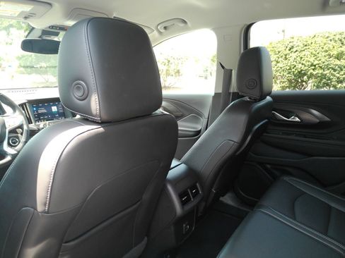 Certified 2022 GMC Terrain SLT w/ Infotainment Package II AWD/4WD image 13