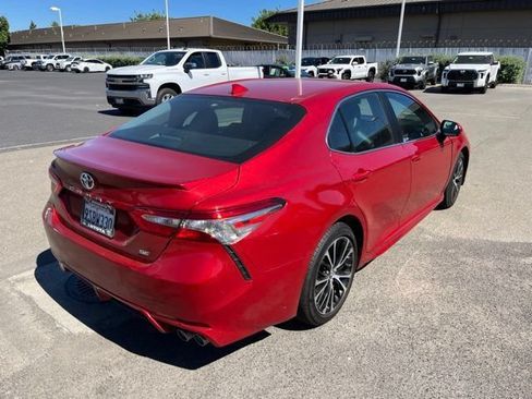 Used 2019 Toyota Camry SE FWD image 5