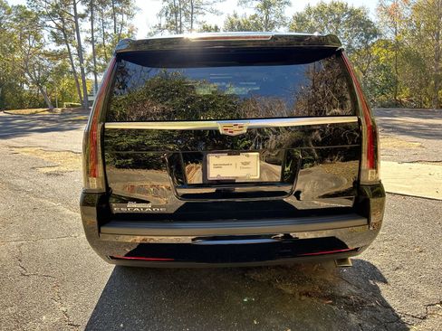 Used 2019 Cadillac Escalade Platinum image 6