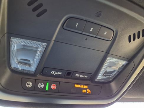 Used 2023 Chevrolet Traverse LT AWD/4WD image 18