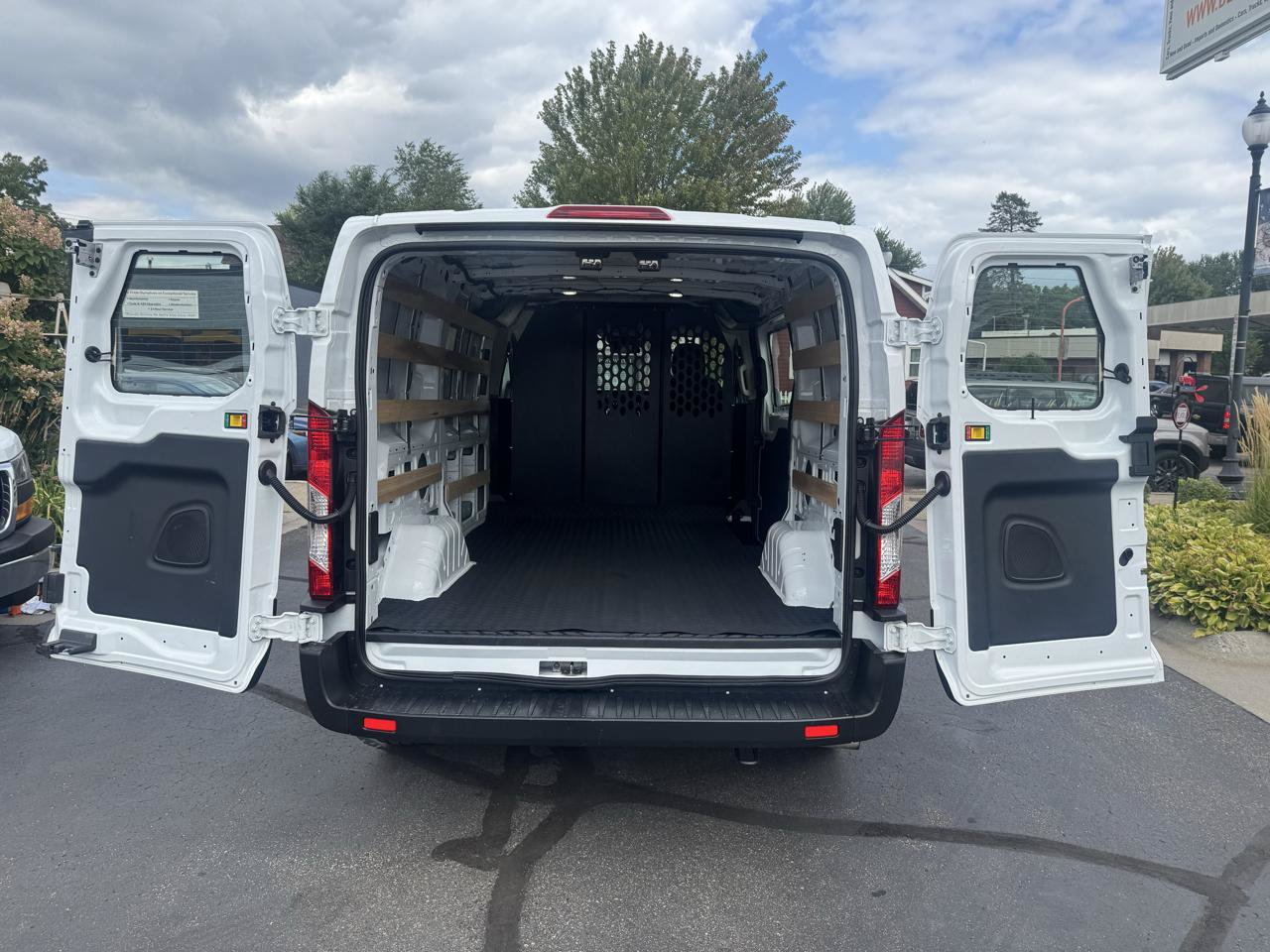 Used 2025 Ford Transit 250 Low Roof w/ Exterior Upgrade Package RWD image 11