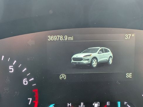 Used 2020 Ford Escape SE image 25