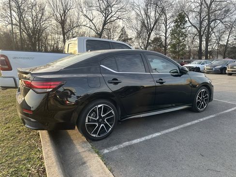 Used 2024 Nissan Sentra SR w/ SR Premium Package image 4