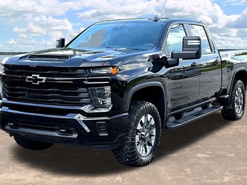 Used 2024 Chevrolet Silverado 2500 Custom w/ Custom Value Package AWD/4WD image 4