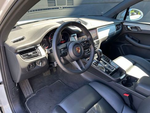 Certified 2026 Porsche Macan image 4