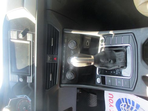Used 2019 Volkswagen Jetta SE FWD image 12