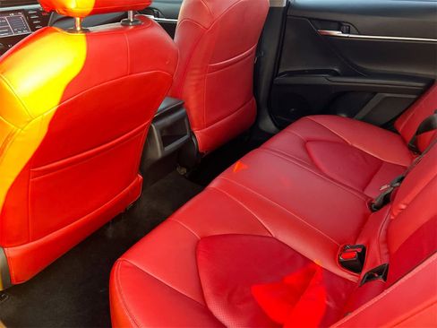 Used 2019 Toyota Camry SE image 18